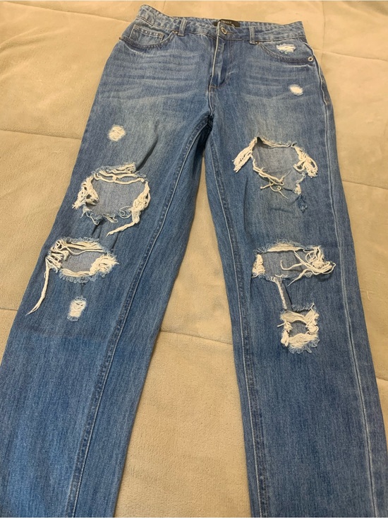 Forever 21 Denim - Forever 21 Women's Distressed Boyfriend Jeans - Blue Wash